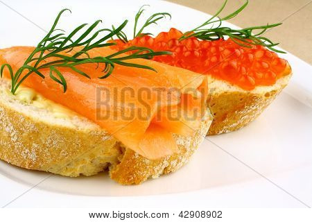 mit gerÃ¤uchertem Lachs und Keta-Eier Snack