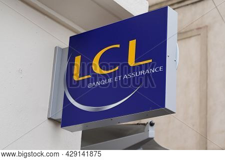 Montpellier , Occitanie France  - 06 25 2021 : Lcl Banque Et Assurances Logo Sign And Brand Text On 