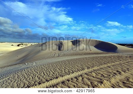 Dunas de arena blanca de la reserva natural de Nilgen