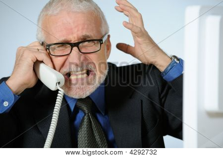 Rozzlobený Senior obchodník