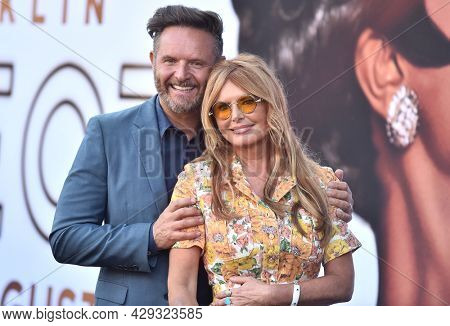 LOS ANGELES - AUG 08: Mark Burnett and Roma Downey arrives for the ÃRespectÃ Hollywood Premiere on August 08, 2021 in Westwood, CA