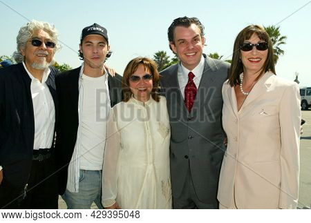 LOS ANGELES - MAR 22: Jack Huston, Danny Huston and Anjelica Huston arrives for the 2003 Independent Spirit Awards on March 22, 2003 in Santa Monica, CA
