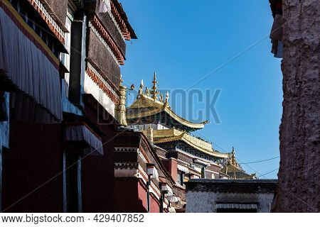 Inside The Potala Palace, Lhasa, Tibet, Chine. The Golden Roof Of A Temple Or Dzong Inside The Potal