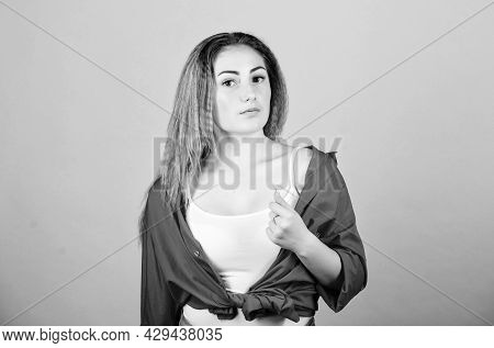 Street Style. Hair Crimping Method Styling Hair. Self Care. Shampoo And Conditioner. Hairdresser Sal