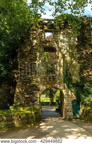 Wall Of The Castell Park Rochefort En Terre In The Medieval Village Of Rochefort-en-terre, Morbihan 