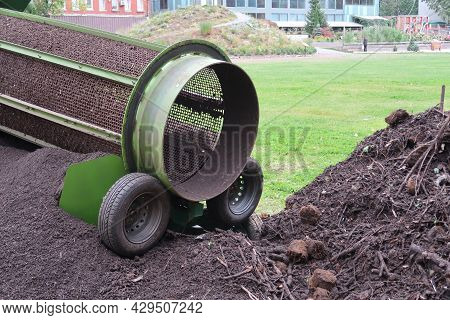 Drum Type Agricultural Machine, Fertile Soil Sifter For A Garden