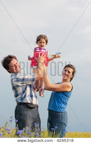 Familjen utomhus