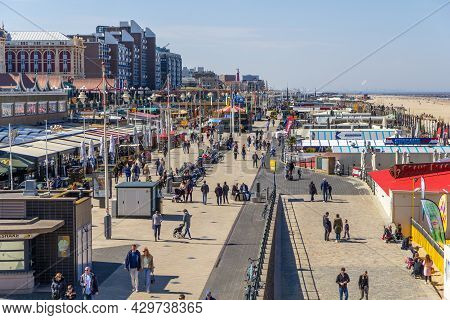 Scheveningen, The Netherlands - Apr 27, 2021: Lots Of People Walking On The Boulevard Of Scheveninge