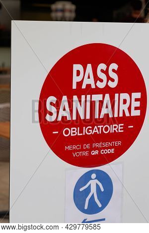 Bordeaux , Aquitaine France - 08 10 2021 : Pass Sanitaire Mandatory Compulsory Health Pass To Go To 