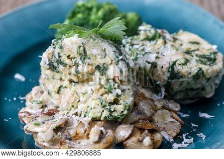 Overview Of Filled Dumplings With Mushroom Sauce