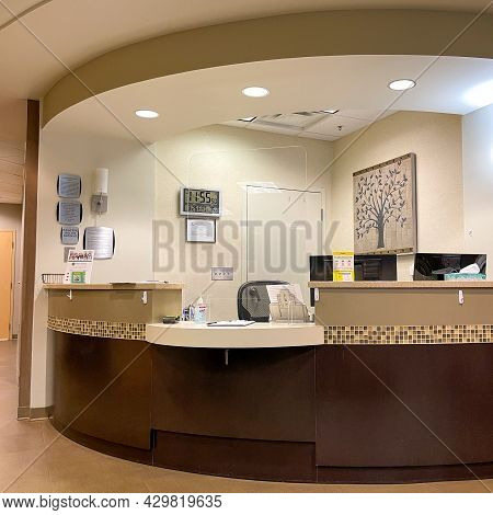 A Piedmont Hospital Reception Dish For Outpatient Surgery In Atlanta, Ga.