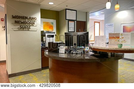 Atlanta, Ga Usa - March 26, 2021:  A Piedmont Hospital Reception Dish For The Women And Newborn Baby