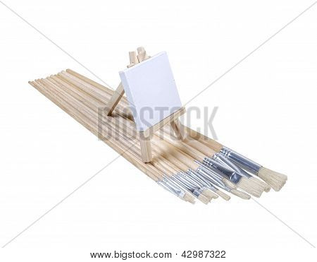 ขาตั้งและผืนผ้าใบบน Paintbrushes