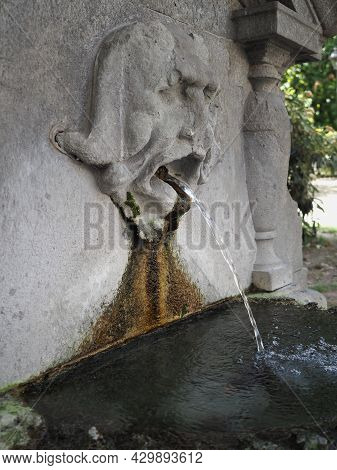 Fontana Dei Mascheroni In Turin
