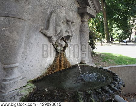 Fontana Dei Mascheroni In Turin