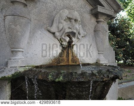 Fontana Dei Mascheroni In Turin