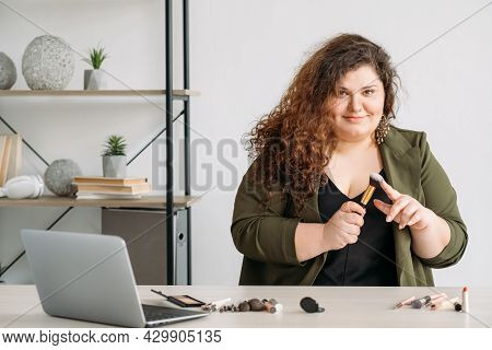 Decorative Cosmetic. Plus Size Woman. Makeup Tools. Tutorial Video. Smiling Curvy Lady Holding Brush