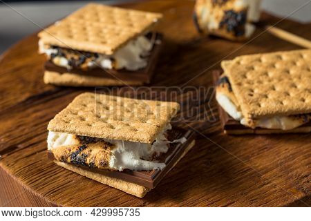 Sweet Marshmallow And Chocolate Smores