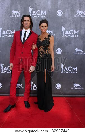 LAS VEGAS - APR 6:  Jake Owen, Lacey Owen at the 2014 Academy of Country Music Awards - Arrivals at MGM Grand Garden Arena on April 6, 2014 in Las Vegas, NV