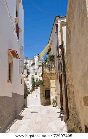 Alleyway. Laterza. Puglia. Italy.