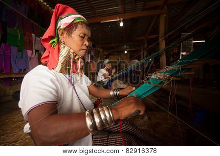 Seniors Kayan Lahwi Girl Is Weaving.