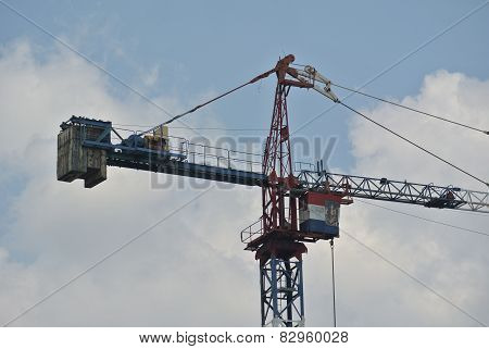 Tower Crane used to lifting heavy load