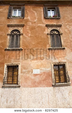 Vecchio edificio in Verona