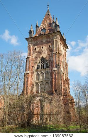The ruins of the pavilion 