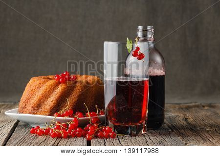 Pound Cake with red currant berries and juice