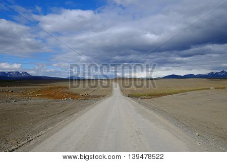 A gravel road running over Kjölur in Iceland's highlands.