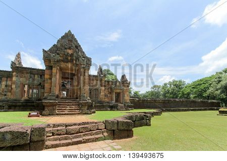 prasat Muang Tam is a Khmer temple in Prakhon Chai district Buri Ram Province Thailand. It is primarily in the Khleang and Baphuon styles which dates its primary phases of construction to the late 10th and early 11th centuries.