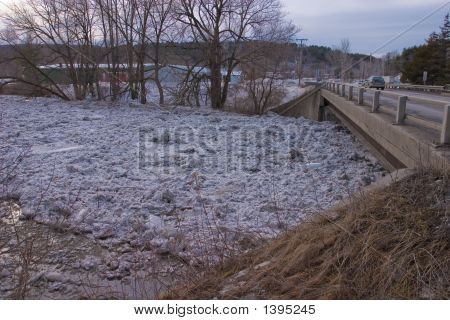 Jää roskia Dam päällekkäin yläpuolella Bridge, Montpelier, Vt