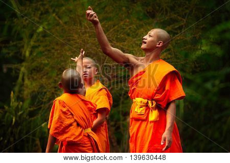 Tailand, Chiang Mai april 20, 2016. Three thai monks in actions 