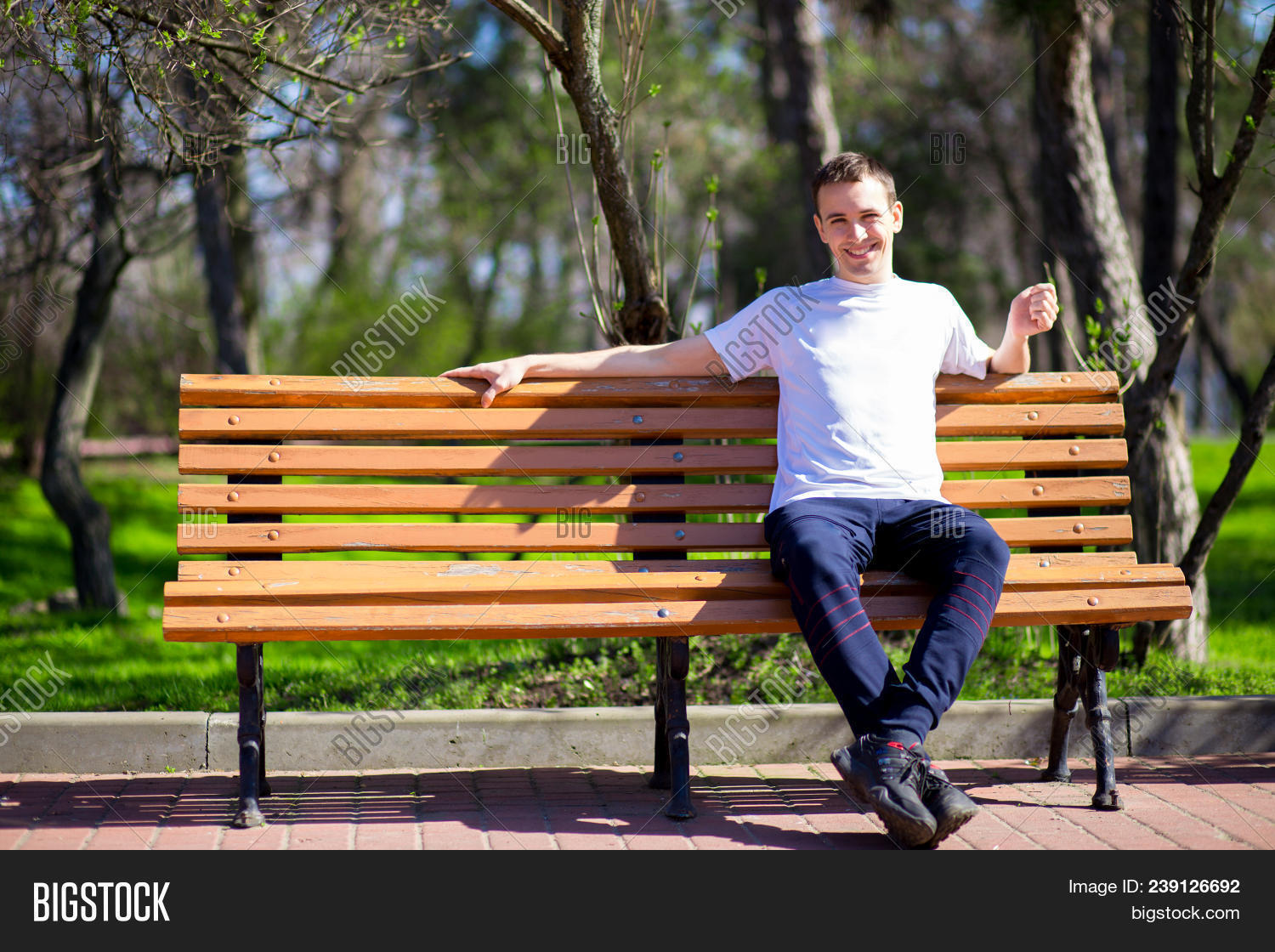 Handsome Man 图片和照片(免费试用) | Bigstock