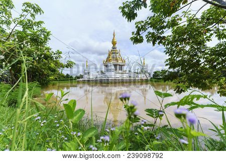Magnificent Wat Thung Setthi (the Great Jewel Chedi Of The Three Worlds) In Beautiful Day And Reflec