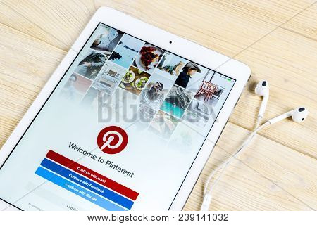 Sankt-petersburg, Russia, April 1, 2018: Pinterest Application Icon On Apple Ipad Smartphone Screen 