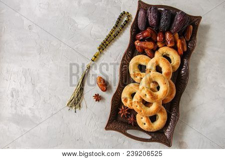 Traditional Arabic Date Ring Cookies - Kaak Bi Ajwa, Popular Cookies For Eid Holidays. Top View.