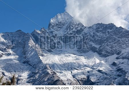 Thamserku Mount, Elevation 6623 M In Sagarmatha National Park, Nepal Himalayas