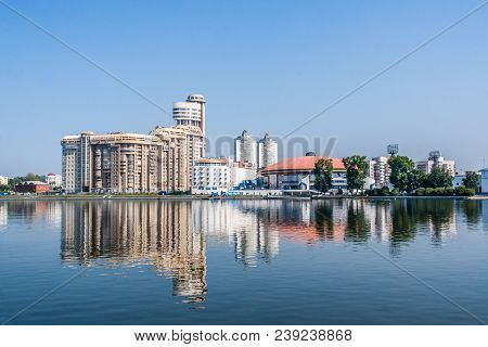 Yekaterinburg, Russia - August, 04, 2016: Embankment Of The City Pond In Center Of Yekaterinburg Wit
