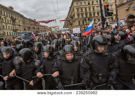 ST. PETERSBURG, RUSSIA - MAY 5, 2018: Police officers in riot gear block an Nevsky prospect during an opposition protest rally ahead of President Vladimir Putin's inauguration ceremony.
