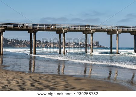 La Jolla, California/usa - April 28, 2018:  People Enjoy The Surf At La Jolla Shores Beach Near The 