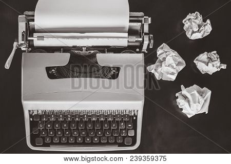 Tpyewriter Black & White