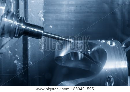 The Table-spindle Tilt Type 5-axis Cnc Milling Machine Cutting The Aluminium Sample Part With Solid 