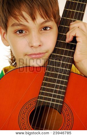 Chlopak z gitara