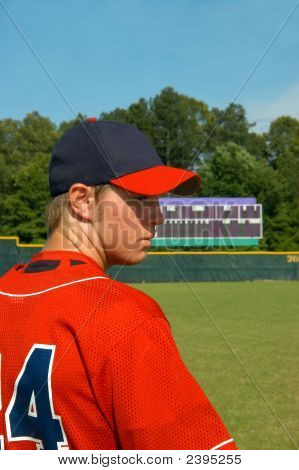 Campo de bola e jogador de beisebol