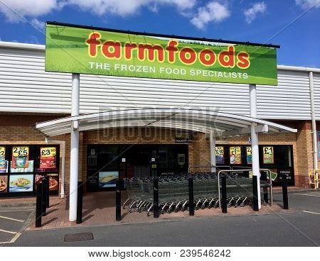 Swansea, Uk: April 30, 2018: Farmfoods Limited Is A British Frozen Food Supermarket Chain Based In C