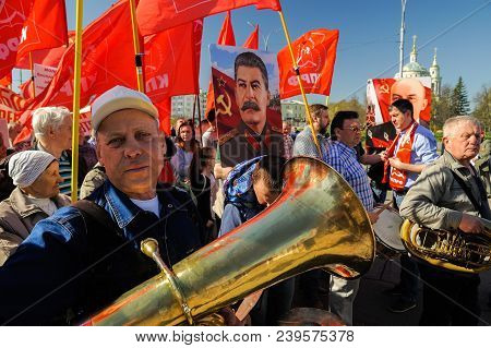 Orel, Russia - May 01, 2018: May Day Rally. Senior Men Playing In Brass Band With Red Flags And Stal