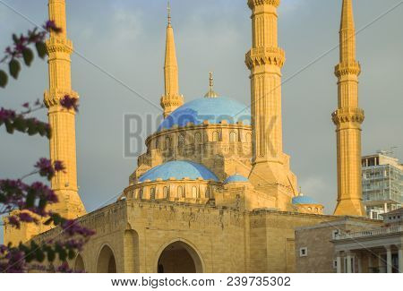 Beirut, Lebanon, April 03 - 2017: Beautiful Mosque Mohammad Al-amin Mosque, Located In The Center Of