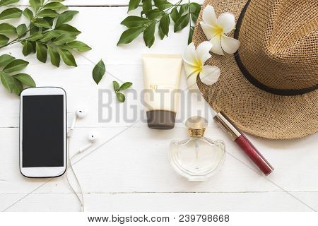 Natural Cosmetics For Skin Face Sunscreen Spf50 With Hat Mobile Phone Perfume And Lipstick Of Lifest