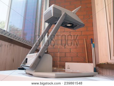 Portable Overhead Projector For Business Presentations Or Classrooms